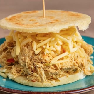 Arepa Catira/Shredded Chicken&Gouda Cheese