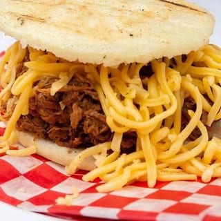 -Arepa Pelua/Shredded Beef&Gouda JUNIOR