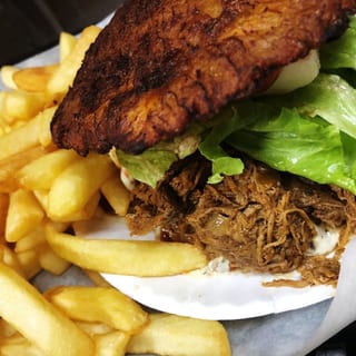 Patacon Mechado/Shredded Beef&Cheese