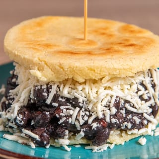 Arepa Dominó